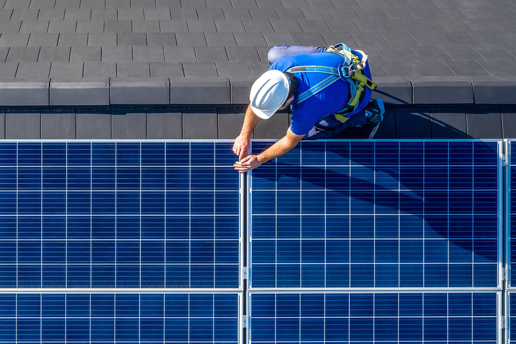 FOTOWOLTAIKA DLA FIRM – CZY TO SIĘ OPŁACA